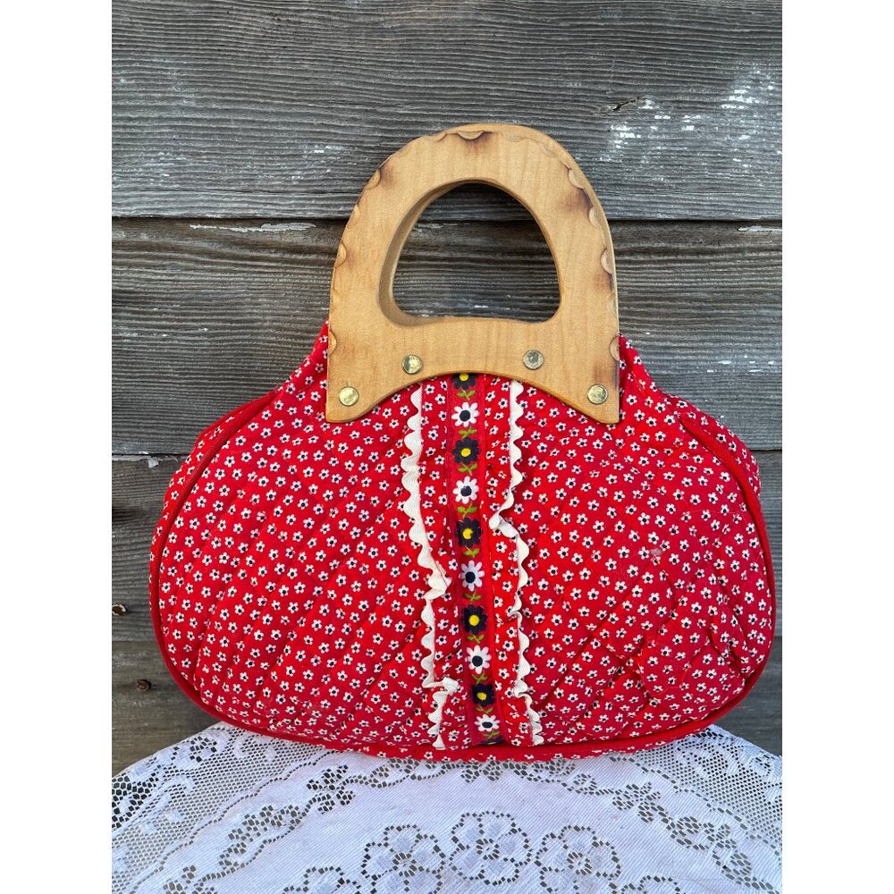 Vintage 1970s Bermuda purse Bag Red Quilted Wood Handle Boho Hippy - Picture 7 of 11